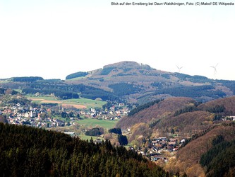 Blick auf den Ernstberg bei Daun-Waldkönigen (vom Dronke-Turm aus)