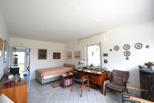 esch-3-20.jpg